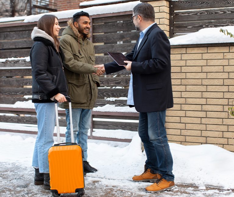 68e96dfcdde91c52a42c9460_immigration-04